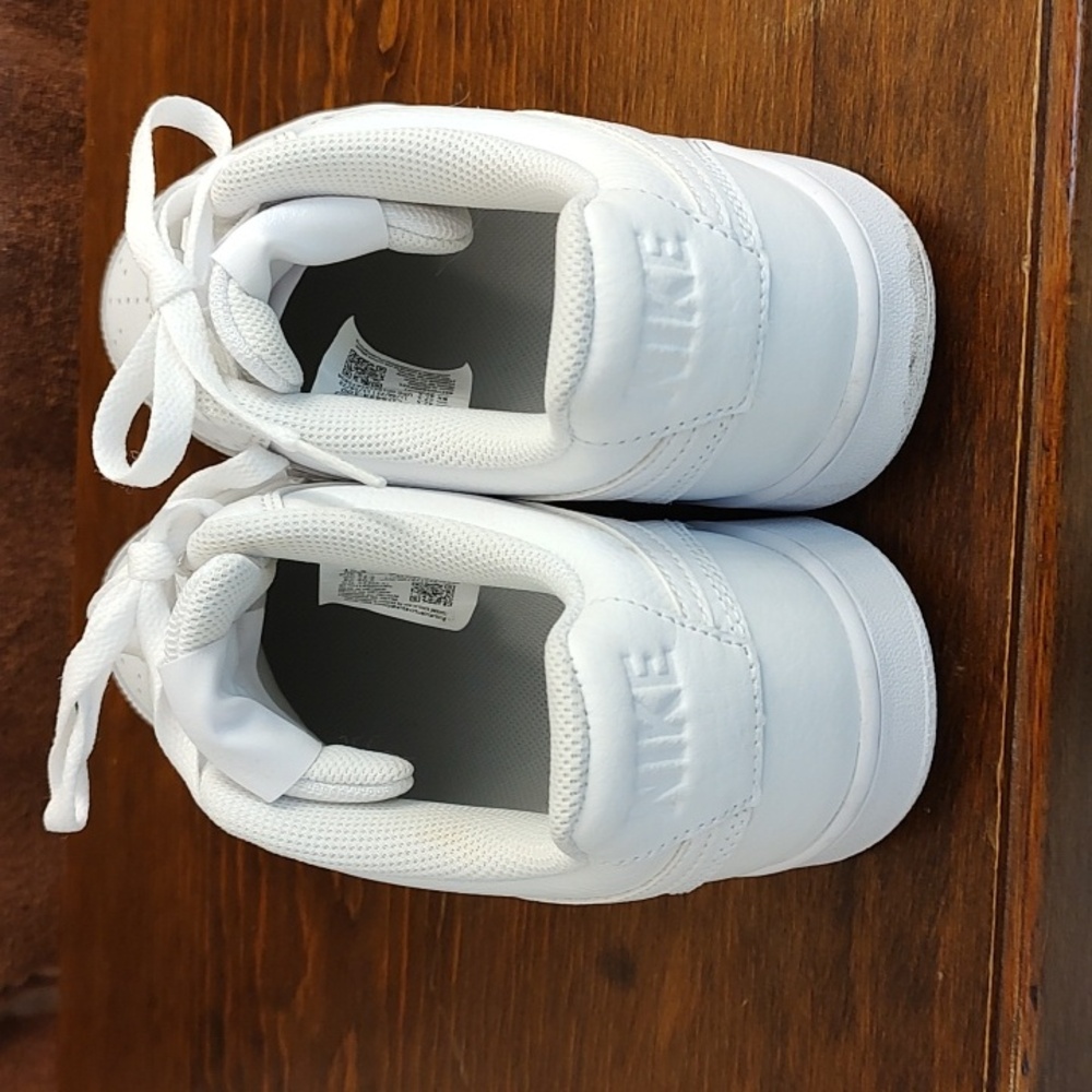 Nike White Lace-Up Sneakers Women's Size 10.5, Like New!!! Worn Once. - Picture 5 of 8